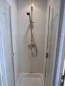 Tageslichtbad mit Wanne und Dusche - 