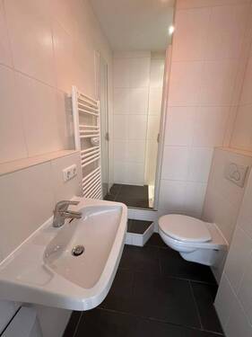Gäste-WC mit Dusche - 