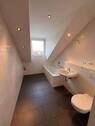 Tageslichtbad mit Wanne und Dusche - Etagenwohnung mit 117,80 m&sup2; in Feucht zum Kaufen