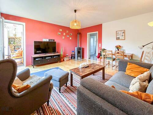 Wohnzimmer - Großzügige 3-Zimmer-Wohnung mit Süd-Balkon in Weilheim