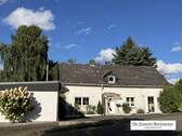 Bild 1 - Gemütliches Einfamilienhaus mit Doppelgarage, Teich und Gartenloggia in Weitefeld!