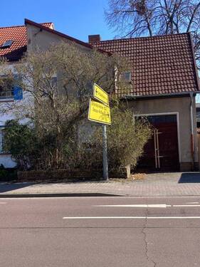 Vorderansicht - Kleines sanierungsbedürftiges Stadtwohnhaus im Zentrum von Köthen