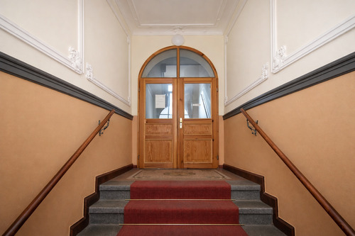 Eleganter Treppenaufgang - Etagenwohnung mit 86,40 m&sup2; in Leipzig zum Kaufen