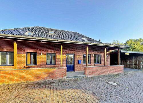 Vorderansicht mit Carport - 4 Zimmer Einfamilienhaus zur Miete in Högersdorf