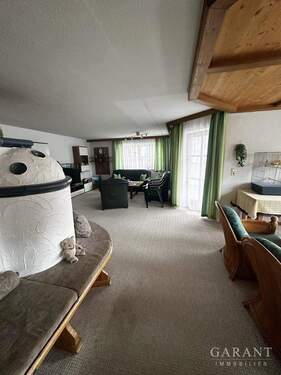 Wohnbereich mit Kachelofen. - 