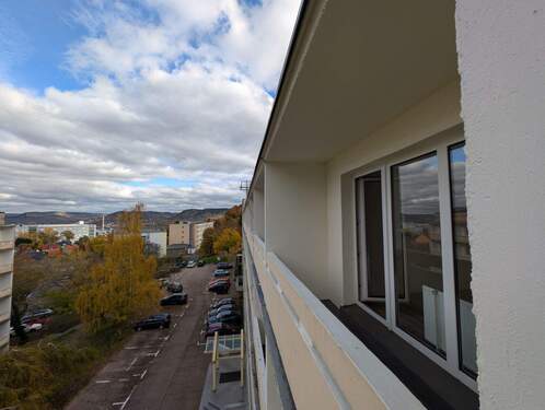 Blick Balkon - 2 Zimmer Wohnung unweit der FH - 600,00&nbsp;EUR Kaltmiete, ca.&nbsp; 48,00&nbsp;m&sup2;&nbsp;Wohnfl&auml;che