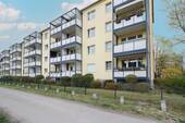 Außenansicht - Moderne 2,5-Zimmer-Wohnung mit Südbalkon in grüner Lage von Potsdam