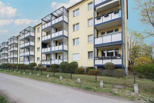 Außenansicht - Moderne 2,5-Zimmer-Wohnung mit Südbalkon in grüner Lage von Potsdam