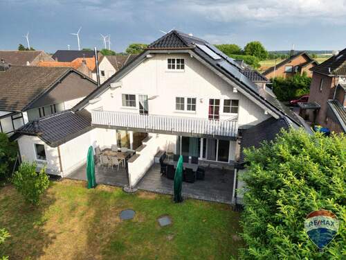 Luftansicht - 9 Zimmer Mehrfamilienhaus, Wohnhaus in Heinsberg