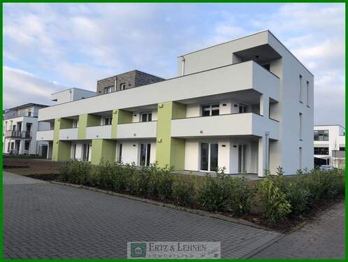 Hausansicht - Barrierefreie seniorengerechte 2 ZKB Wohnung mit Balkon