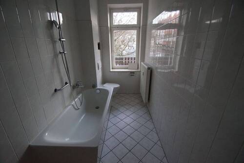 Tageslichtbad mit Wanne - 