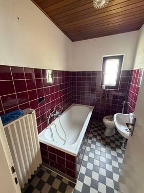 Tageslichtbad mit Wanne - 
