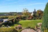 IDYLLISCHER UND GEPFLEGTER GARTEN - 