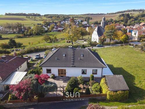 TRAUMLAGE MIT VIEL GRÜN - 