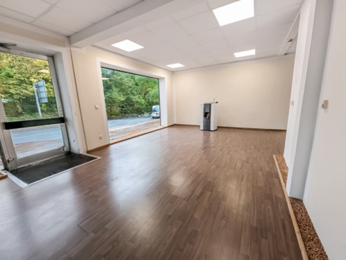 Friseursalon Eingangsbereich - Mehrfamilienhaus, Wohnhaus mit 147,00 m&sup2; in Hiddenhausen zum Kaufen