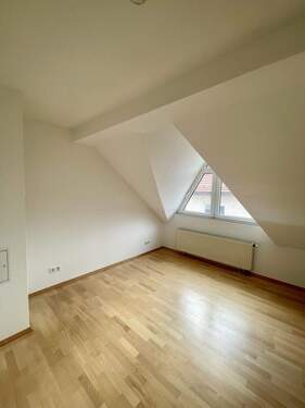 Schlafzimmer - 3 Zimmer Etagenwohnung zur Miete in Kaiserslautern