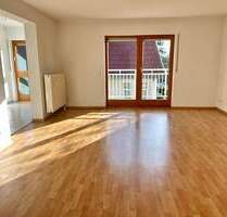 GERÄUMIGE WOHNUNG MIT BALKON UND CARPORT IM SCHÖNEN RABENSTEIN - Chemnitz Reichenbrand