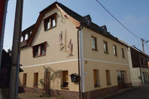 Straßenansicht1 - Einfamilienhaus mit reichlich Wohnraum