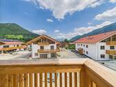 Ausblick vom Balkon - Schliersee-Neuhaus: Exklusive 3-Zimmer Landhaus-Wohnung im Obergeschoss mit Bergpanoramablick