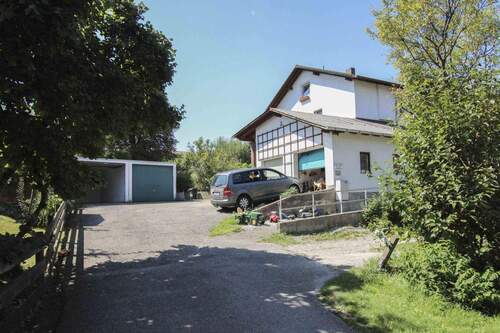 Geländezufahrt - 9 Zimmer Mehrfamilienhaus, Wohnhaus in Rosenheim