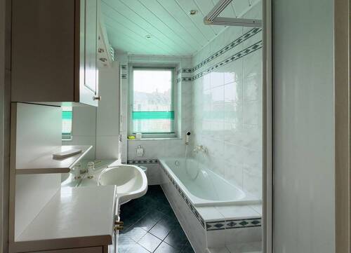 Badezimmer - 3 Zimmer Etagenwohnung zum Kaufen in Plauen