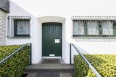 Zugang Einfamilienhaus - Einfamilienhaus mit 220,80 m&sup2; in Erkrath zum Kaufen