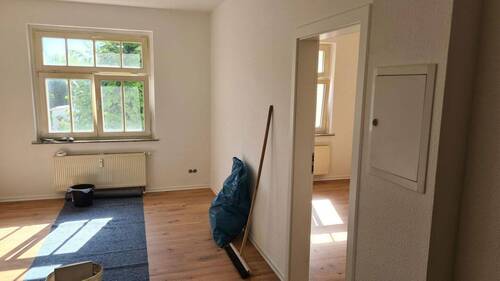 Blick auf Wohn und Schlafzimme - 1 Zimmer Etagenwohnung zur Miete in Leipzig