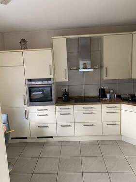 Küche: Kühlschrank, Ofen, Herd - 