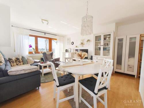 Wohn- und Esszimmer - Helle Dachgeschoss-Wohnung mit Süd-Balkon in ruhiger Lage von Horb am Neckar