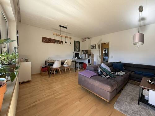 Wohnzimmer Bild 2 - 2 Zimmer Etagenwohnung zur Miete in Buckenhof