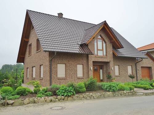 Beispiel Abbildungen mit Sonderleistungen - 4 Zimmer Einfamilienhaus in Süderheistedt