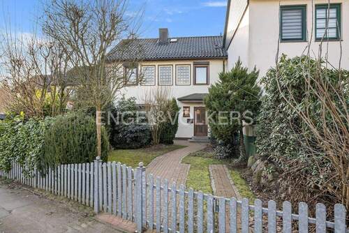 Hauseingang und Vorgarten - 3 Zimmer Reihenmittelhaus zum Kaufen in Henstedt-Ulzburg