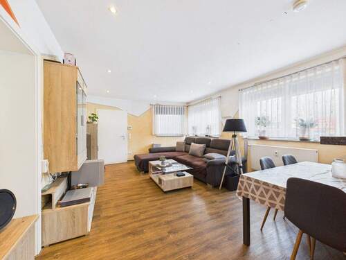 Wohn- und Esszimmer - Schicke 4-Zimmer-Wohnung in zentraler Lage