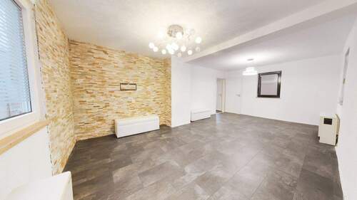 Wohnzimmer - Mehrfamilienhaus, Wohnhaus mit 110,00 m&sup2; in Spiegelberg zum Kaufen