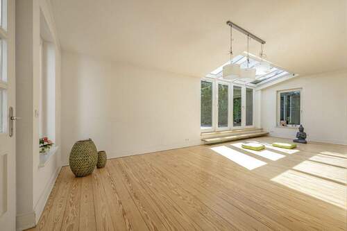 Wohnzimmer - 7 Zimmer Einfamilienhaus zum Kaufen in Hamburg