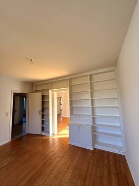 EG 1. Zimmer rechts - Durchgang - 