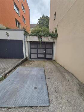 Garage mit bewachsener Fassade - Garage, Stellplatz in München zur Miete