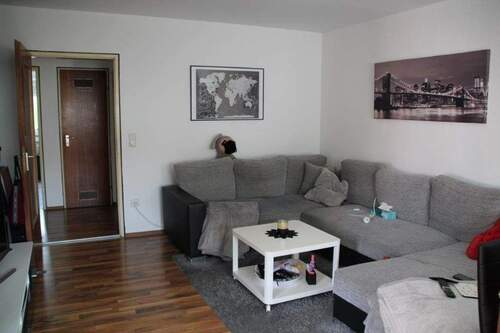 Wohnzimmer - 3 Zimmer Etagenwohnung zum Kaufen in Nürnberg