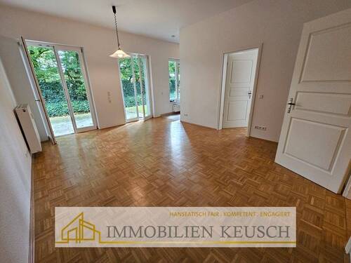 Großes Wohn-Esszimmer miz Zugang zur Terrasse - 2 Zimmer Etagenwohnung in Achim