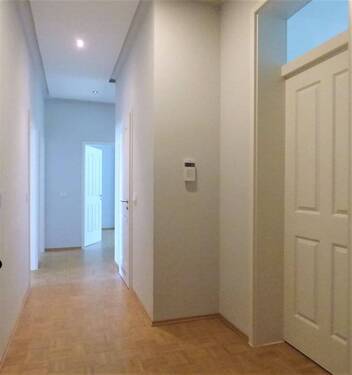 Flur (Referenzbild, baugleiche Wohnung) - Etagenwohnung mit 113,60 m² in Leipzig zum Kaufen