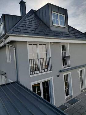 DHH mit Carportanbau - Schönes Walmdach-Doppelhaus mit großem Doppelcarport Top-Lage