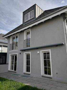 Haus und Carport - 7 Zimmer Doppelhaushälfte zum Kaufen in Gilching-Argelsried