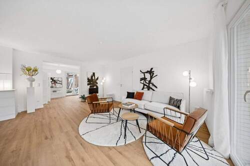 Wohnzimmer EG - Modernisiertes Zweigenerationenhaus in PI-Thesdorf!