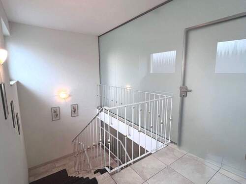 Treppenhaus Einang - 5 Zimmer Etagenwohnung zur Miete in Kleinblittersdorf
