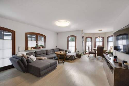 Wohnzimmer EG - 7 Zimmer Einfamilienhaus in Halle