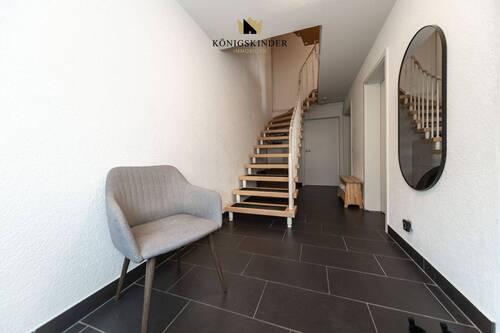 Flur - Doppelhaushälfte mit 135,80 m&sup2; in Stuttgart / Hofen zum Kaufen