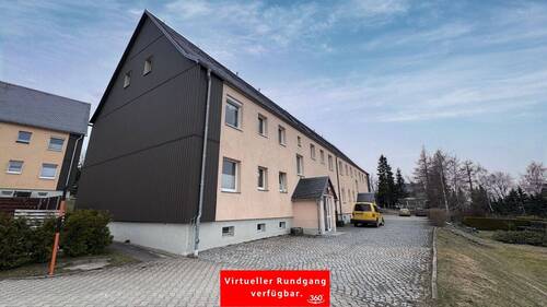 Vorderansicht Gebäude - Helle 3-Zimmer-Wohnung mit Balkon