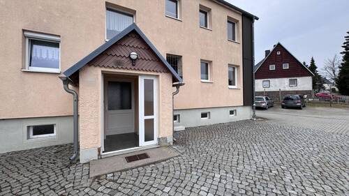 Hauseingang - 3 Zimmer Etagenwohnung in Altenberg