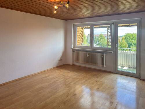 Wohnzimmer - 2 Zimmer Etagenwohnung zum Kaufen in Burghausen