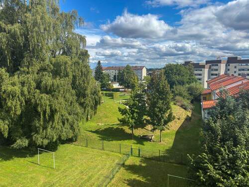 Aussicht Balkon - Etagenwohnung mit 54,00 m² in Burghausen zum Kaufen